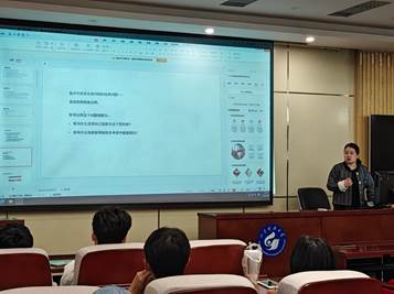 会议室里的人们 AI 生成的内容可能不正确。